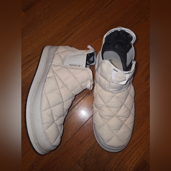 Columbia Puffer Ankle Boots Womens Sz 10 HARDLY WORN - Picture 1 of 9